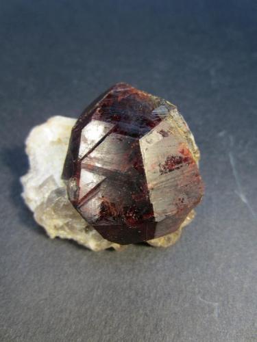 Almandine Garnet
Russell, Hampden Co., Massachusetts, USA
Crystal size: 4x3 cm. (Author: Jordi Fabre)