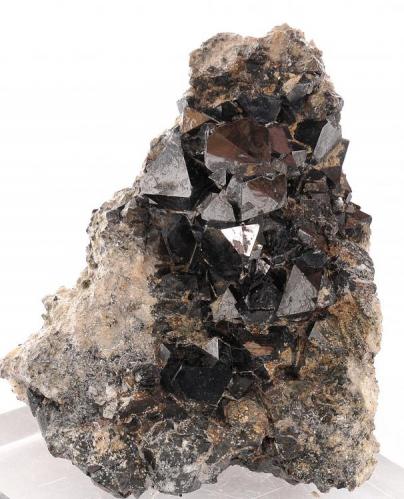 Magnetita -
Imilchil - Alto Atlas - Er Rachidia - Meknès/Tafilalet - Marruecos -
5,4 x 4,1 x 2,5 cm. (Autor: Martí Rafel)