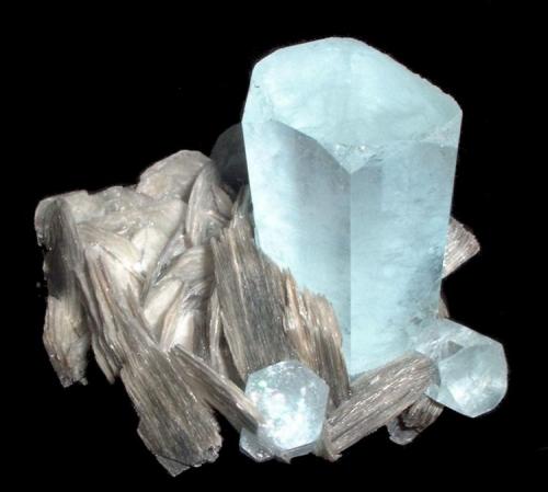 Beryl, muscovite
Chumar Bakhoor, Hunza Valley, Gilgit-Baltistan, Pakistan
100 mm x 95 mm (Author: Carles Millan)