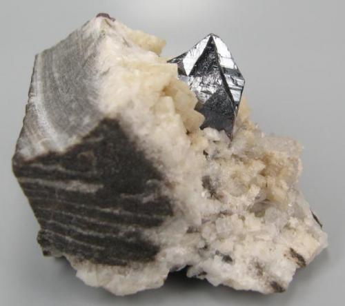 Cinabrio, dolomita
Yanwuping Mine, Wanshan, Tongren, Guizhou, China
62 mm x 50 mm (Autor: Carles Millan)