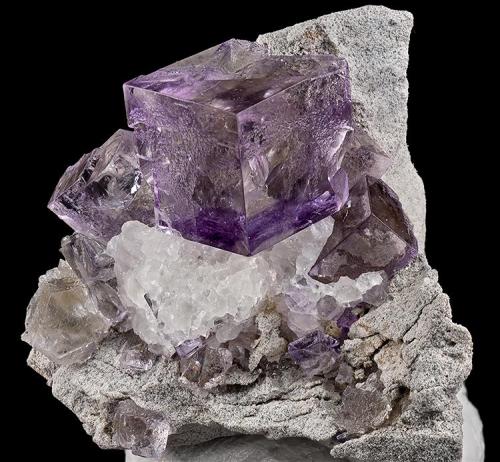 Fluorite with Calcite
Bluffton, Richland Township, Allen Co., Ohio
2.8 x 2.5 x 2.2 cm (Author: am mizunaka)