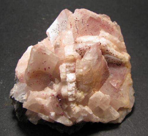 Barita, Cinabrio<br />Distrito Minero de Almadén, Almadén, Comarca Valle de Alcudia, Ciudad Real, Castilla-La Mancha, España<br />42 x 40 x 31 mm., cristales de cinabrio de 1 mm. aproximadamente<br /> (Autor: José Luis Zamora)