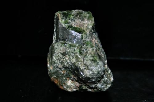 Diópsido (Var. Cromodiópsido)
Araçuai (Arassuaí), Jequitinhonha Valley, Minas Gerais, Brasil.
Medidas pieza: 3x3x2,5 cm (Autor: Sergio Pequeño)