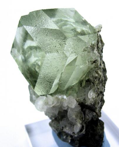 Fluorite, calcite
Xianghuapu Mine, Xianghualing, Lingwu, Lanshan, Chenzhou, Hunan, China
71 x 52 x 40 mm³ (Author: Carles Millan)