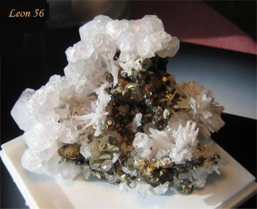 Calcite on quartz and pyrite
Trepča, Kosovska Mitrovica, Kosovo
Size: 9 x 6.5 x 4.2 cm (Author: Leon56)