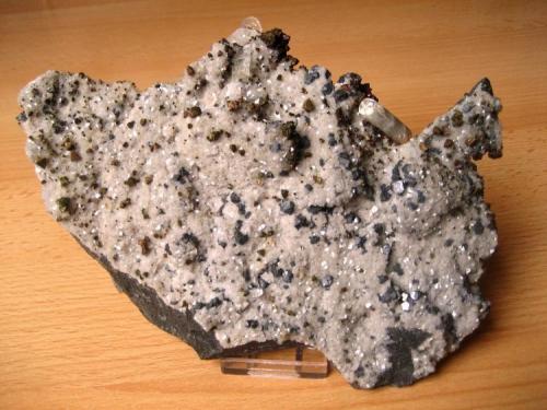 Calcite
Sweetwater Mine, Missouri, USA
200 x 120 x 25 mm
You can see that the backside consists of white dolomite and is covered with crystals of galena and chalcopyrite (Author: Tobi)
