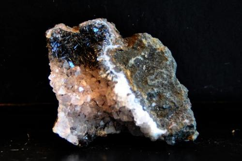 Goethita acicular
Tizirine, Ouarzazate Province, Souss-Massa-Draâ Region, Marruecos.
Medidas pieza: 4x3x1,7 cm (Autor: Sergio Pequeño)