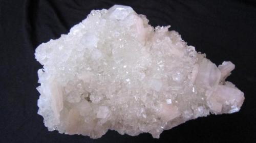 Apophyllite, Stilbite
Jalgaon District, Maharashtra, India
specimen size: 14 * 9 cm (Author: h.abbasi)