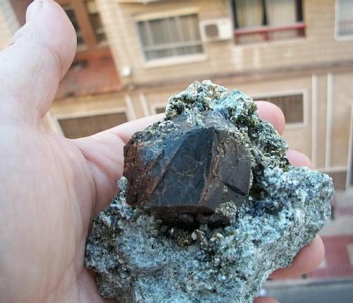 Granate
Cabezo Negro de Abarán, Murcia, España
Diámetro aproximado del granate 4,5-5 cm. (Autor: Andres Alcaraz)