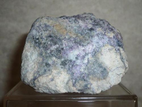 Spurrita
Mina los Zules, Velardeña, Mun. de Cuencamé de Ceniceros, Durango, México
67x54x37 mm
Pieza de este mineral raro proveniente de su localidad tipo (Autor: Carlos Medina)