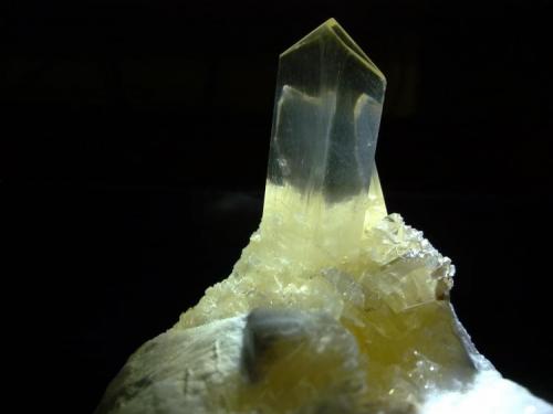 Yeso.
Fuentes de Ebro, Zaragoza, España
Cristal de 5 cm. (Autor: Carlos Viñolo)