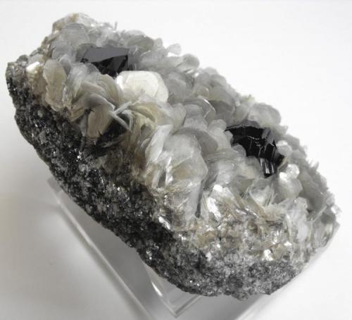 Cassiterite with Muscovite
Mt Xuebaoding, Pingwu County, Mianyang Prefecture, Sichuan Province, China.
12 x 11 x 4cm; 652 grams (Author: Louis Friend)