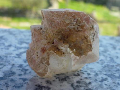 Cuarzo<br />Mina Serrabal, A Ponte Ulla-Santa Cruz de Ribadulla-San Pedro de Vilanova-Boqueixón-Codeso, Vedra/Boqueixón, Comarca Santiago, La Coruña / A Coruña, Galicia / Galiza, España<br />4 x 3,5 x 3 cm.<br /> (Autor: Rafael varela olveira)