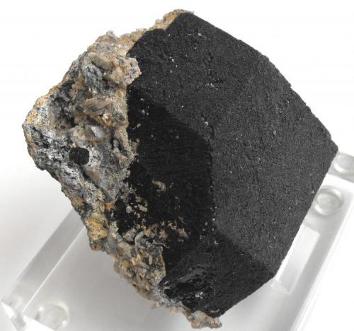 Magnetite Crystal – dodecahedral
Huanggang mine, Hexigten Banner, Ulanhad League, Inner Mongolia, China.
8 x 7 x 5 cm; 600 grams, highly magnetic (Author: Louis Friend)