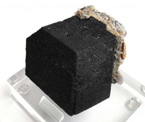 Magnetite Crystal – dodecahedral
Huanggang mine, Hexigten Banner, Ulanhad League, Inner Mongolia, China.
8 x 7 x 5 cm; 600 grams, highly magnetic (Author: Louis Friend)