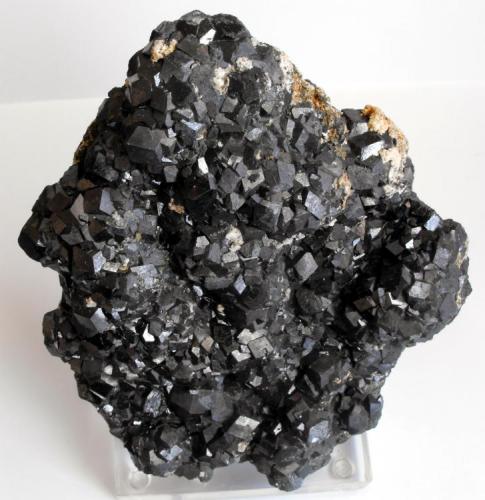 Magnetite crystals on massive Magnetite
Huanggang mine, Hexigten Banner, Ulanhad League, Inner Mongolia, China.
21 x 18 x 6 cm; 4 kilogram (~ 8.8 lbs), highly magnetic (Author: Louis Friend)