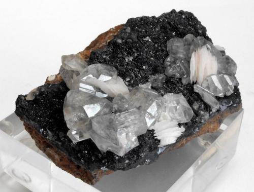 Cerussite with Baryte on hematite/limonite
ACF mine area, Mibladen, Midelt, Khenifra Province, Meknes-Tafilalet Region, Morocco.
8 x 5 x 4 cm; 292 gram (Author: Louis Friend)