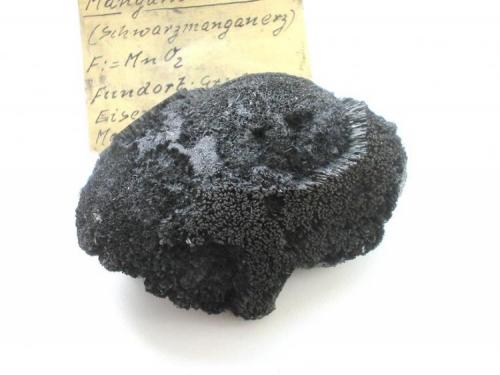 Pyrolusite
Eisenkaute mine, Marienberg, Westerwald, Germany.
80 x 55 x 30 mm (Author: Andreas Gerstenberg)