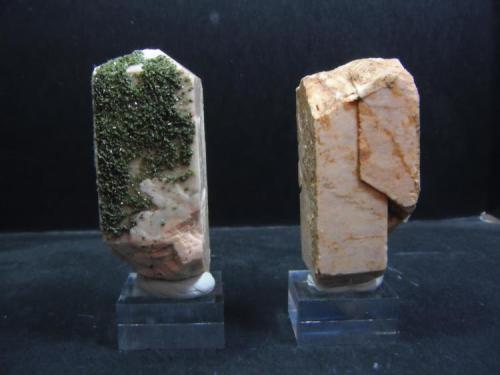 Microclina con Epidota y Microclina con Cuarzo ahumado
Montnegre,Barcelona,Catalunya,España
Ambas miden 5x2x2 cm. (Autor: Carles Rubio)