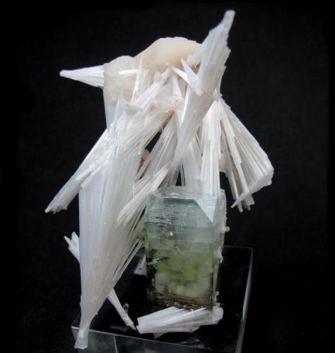 Scolecite, apophyllite, stilbite
Ahmadnagar District, Maharashtra, India
 90 mm x 84 mm (Author: Carles Millan)