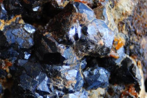 Esfalerita (Variedad Marmatita)
Sierra minera de Cartagena y La Unión, Murcia, España.
Medidas pieza: 6,5x4,7x2,3 cm (Autor: Sergio Pequeño)