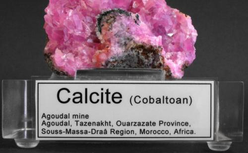 Calcite
Agoudal mine, Agoudal, Bou Azzer District, Tazenakht, Ouarzazate Province, Souss-Massa-Draâ Region, Morocco, Africa.
9 x 9 x 4 cm; 203 gram (Author: Louis Friend)