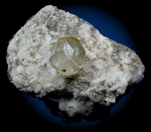 Calcita
Mina la Cuerre, Sierra de Arnero (Minas de la Florida),  Rionansa (Herrerías), Cantabria, España
12x9 cm.
Tamaño del cristal (Crystal Size): 3,5 cm.
Fot. & Col. Juan Hernandez.
Adquirida en Julio de 2010 (Adquired in July of 2010).
Extraída en 2001 (Found in 2001). (Autor: supertxango)