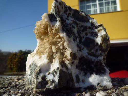 Cuarzo
Cantera de Amosa, Amosa, Camanzo, Vila de Cruces, Pontevedra, Galicia, España
13 x 13 x 5 cm (Autor: Rafael varela olveira)