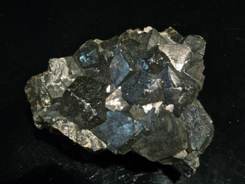 Andradita
Huanggang Mine, Hexigten Banner, Ulanhad League, Inner Mongolia, China
7 x 6 x 3,5 cm
Cristales de hasta 3 cm (Autor: Josele)