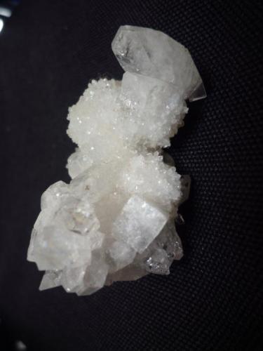 Apofilita
Wagholi, India
5 cm x 2,5 cm
Longitud del cristal mayor 2 cm. (Autor: Rafael varela olveira)