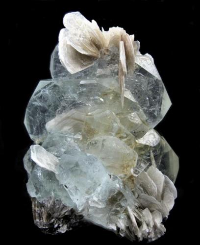 Beryl, muscovite
Huya village, Mt Xuebaoding, Pingwu Co., Mianyang Prefecture, Sichuan Province, China
90 mm x 63 mm x 40 mm (Author: Carles Millan)