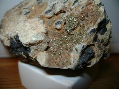 Pirita<br />La Norteña Mine, Garganta de los Nogales, Higuera de Albalat, Mancomunidad Campo Arañuelo, Cáceres, Extremadura, Spain<br />7 x 6 x 5 cm.<br /> (Autor: P. apita)