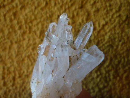 Cuarzo
Vila de Cruces,  Pontevedra, España
2,5 cm x 1,5 cm x 0,6 cm
Pequeño grupo de cristales de Cuarzo hialino. (Autor: Rafael varela olveira)
