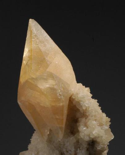 Calcite
Gallatin Canyon, Montana
7.5 cm
This is the largest of several calcites on this 17.5 cm specimen (Author: John Nash)