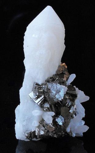 Arsenopyrite on Quartz
Huanggang mine, Hexigten Banner, Ulanhad League, Inner Mongolia, China. (TENTATIVE)
8 x 4 x 3 cm; 120 gram (Author: Louis Friend)