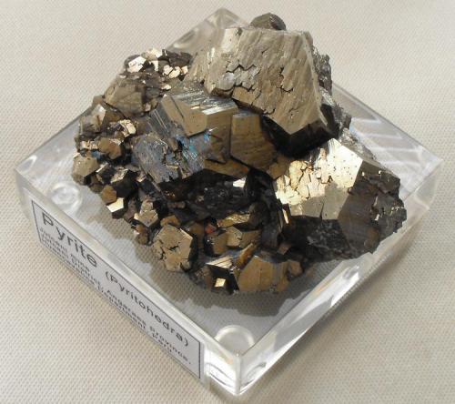 Pyrite on Pyrite
Julcani mine, Julcani District, Angaraes Province, Huancavelica Department, Peru.
10 x 8 x 5 cm; 470 gram (Author: Louis Friend)