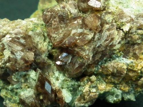 Axinita<br />Acedo claim (Juanona Quarry), Juanona, Antequera, Comarca de Antequera, Málaga, Andalusia, Spain<br />Tamaño de la pieza 4 x 4 cm<br /> (Autor: Carlos Viñolo)