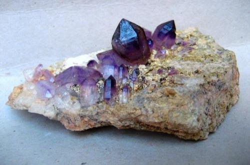 Amethyst
Brandberg, Erongo Region, Namibia
120 x 75 x 50 mm, largest crystal 25 mm (Author: Tobi)