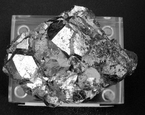 Skutterudite
Bouismas mine, Bou Azzer, Tazenakht, Ouarzazate, Souss-Massa-Draa, Morocco, Africa.
10 x 6 x 6 cm; 870 gram (Author: Louis Friend)