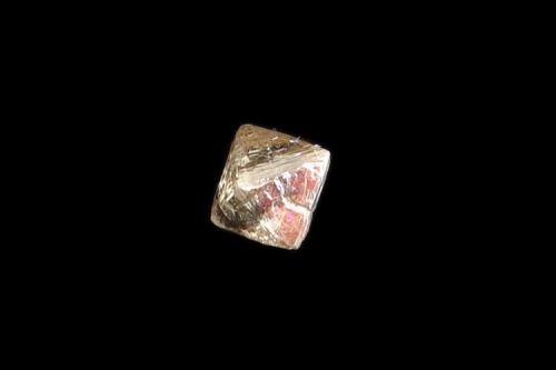 Diamante
Diamantina, Jequitinhonha valley, Minas Gerais, Brasil.
Medidas pieza: 0,5x0,4x0,4 cm (Autor: Sergio Pequeño)