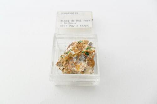 Torbernita
Etang de Malforêt - Lachaux - Auvergne - Francia
+20 mm (thumbnail size - Micromount crystals) (Autor: RodrigoSiev)