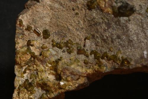 Diópsido
Cantera "La Garranchosa", Santa Olalla del Cala, Huelva, Andalucía, España
Cristales de 2 mm (Autor: Antonio Carmona)