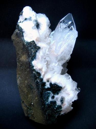 Apophyllite
Jalgaon District, Maharashtra, India
Specimen height 100 mm, main crystal 50 mm (Author: Tobi)