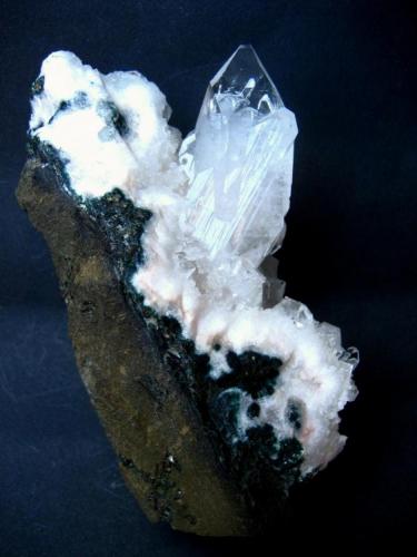 Apophyllite
Jalgaon District, Maharashtra, India
Specimen height 100 mm, main crystal 50 mm (Author: Tobi)