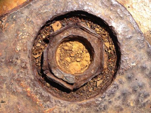 Oxidos de hierro
Puerto de Palamós, Girona, España
Tuerca de Noray 10 cm de diámetro (Autor: Emilio Téllez)