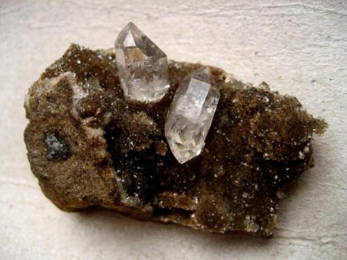 Quartz
Crystal Grove Diamond Mine, St Johnsville, Montgomery Co., New York, USA
Specimen size 50 mm, quartz crystals 13 & 17 mm (Author: Tobi)