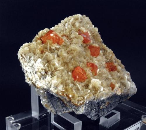 Scheelite on Muscovite
Mt Xuebaoding Pingwu County, Mianyang Prefecture, Sichuan Province, China.
13 x 11 x 8 cm; 1130 gram (Author: Louis Friend)