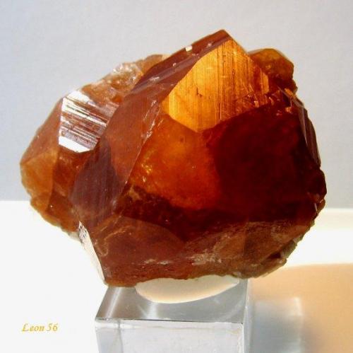 Grossular - variety Hessonite
Mana Mine, Barang, Bajawar, Federally Administered Tribal Areas, Pakistan
Specimen size : 4.5 x 3.5 x 3 cm.. Crystal size : 3.5 cm. (Author: Leon56)