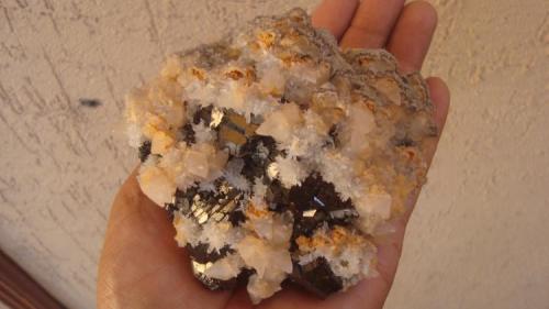 Calcite with quartz and sphalerite.
Naica, Chihuahua, Mexico
12 cms
the yellow inclusions in calcite are a mineral unknown for me. (Author: javmex2)