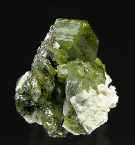 Titanita con Feldespato
Imilchil, Alto Atlas, Marruecos
Tamaño de la pieza: 3 × 2.8 × 4.3 cm.
El cristal más grande mide: 1.5 × 1 cm.
Encontrada en Marzo 2006
Foto: Minerales de Referencia (Autor: Jordi Fabre)